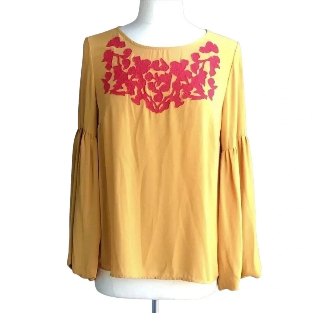 SKIES ARE BLUE Women’s Size M Yellow Bell Sleeves Embossed Floral Top